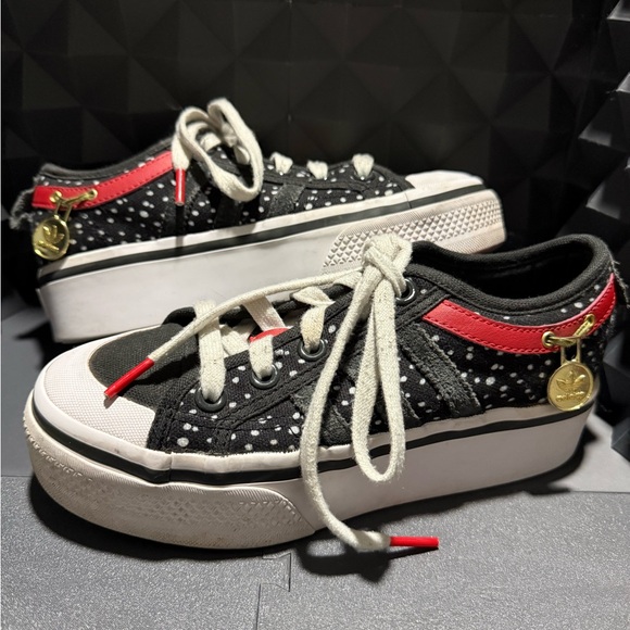 adidas gazelle silver green womens Adidas x Disney Minnie Mouse Courtblock Kids' Shoes